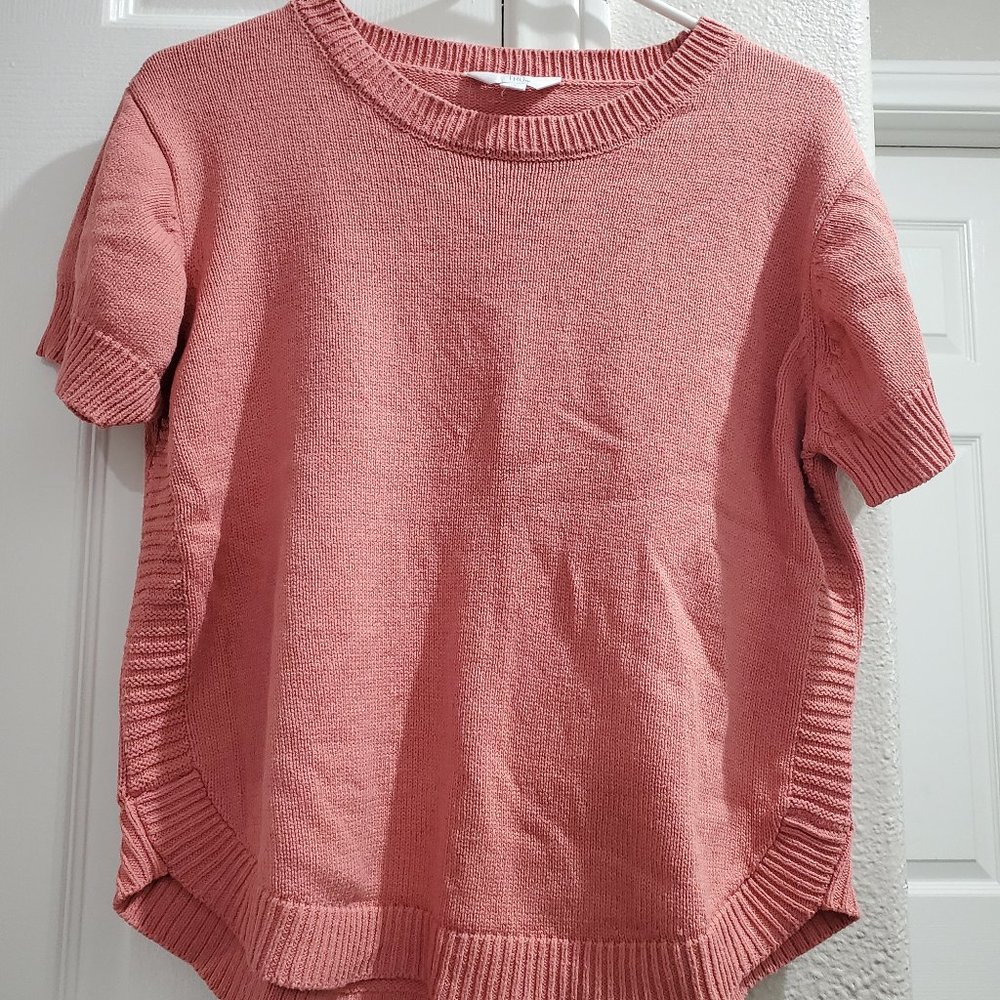Pink vintage style knitted t-shirt with curved botton edge